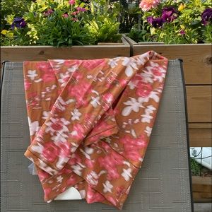 NWT. Offline Capris Leggings. Size 7/8.